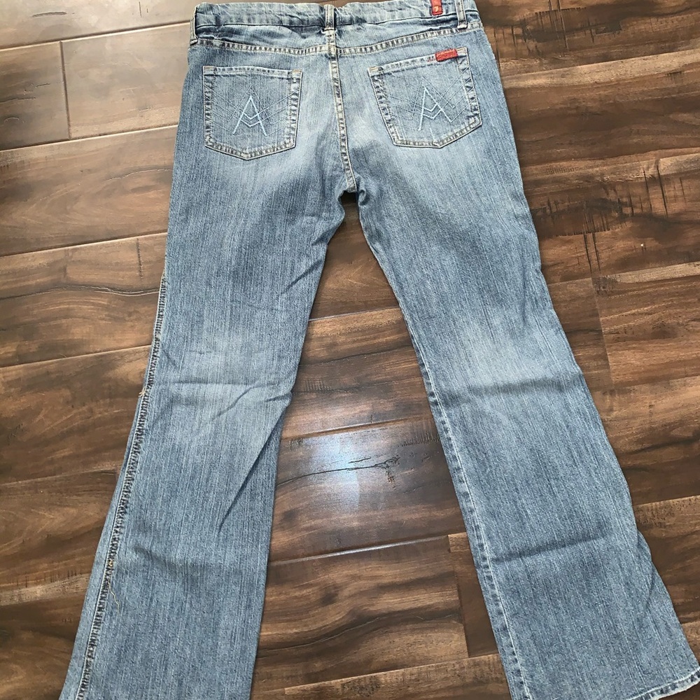 A cute pit of light washed jeans